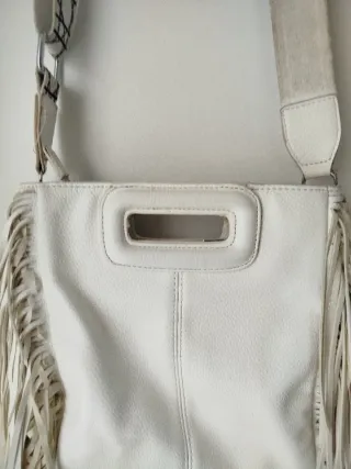 Bolso blanco con flecos