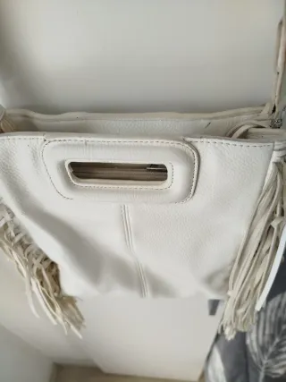 Bolso blanco con flecos