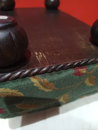 Taburete reposapiés vintage floral