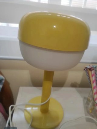 2 Lámpara de mesa beige y blanca y amarilla y blan