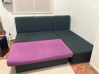 Sofá cama esquinero morado y negro