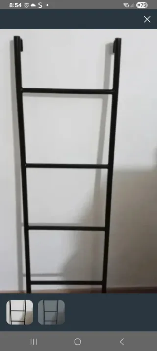 Escalera negra de 4 peldaños