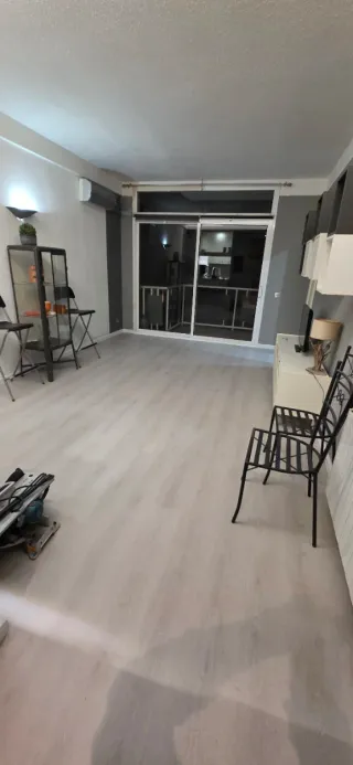 Instalador de suelos laminados y parquets