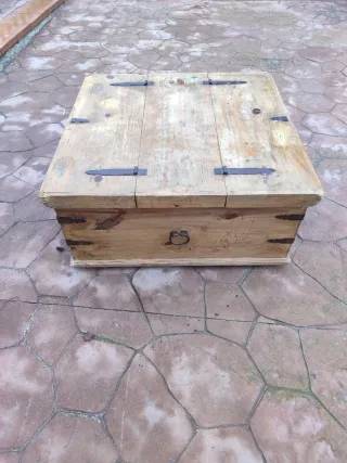 Mesa arcón rústica madera y metal