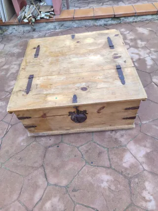 Mesa arcón rústica madera y metal