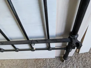 Cabecero forja antiguo metal negro y dorado