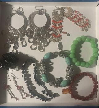 Lote de anillos y pendientes