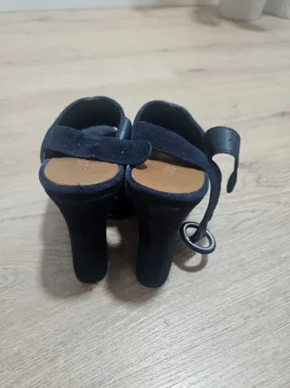 Sandalias tacón Bimba y Lola azul
