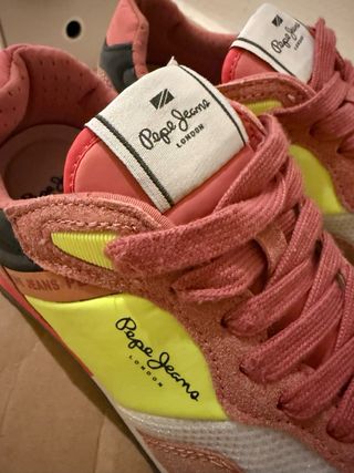 Zapatillas Pepe Jeans rosas y amarillas