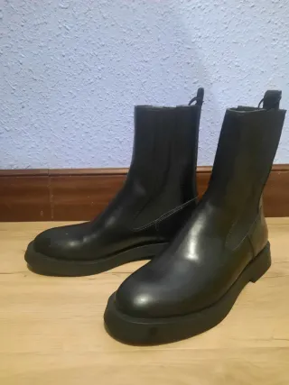 Botín plano Zara negro