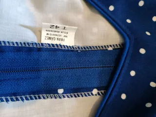 Traje de flamenca azul con lunares blancos