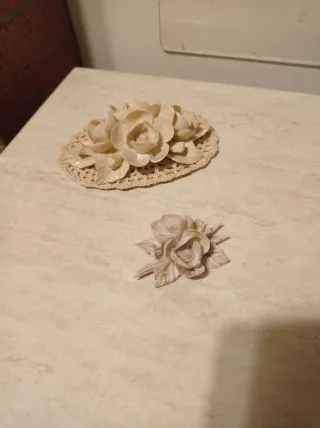 2 Decorazioni floreali in ceramica