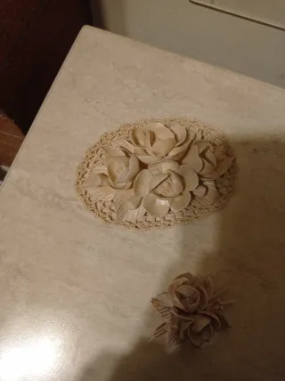 2 Decorazioni floreali in ceramica