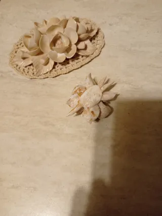 2 Decorazioni floreali in ceramica