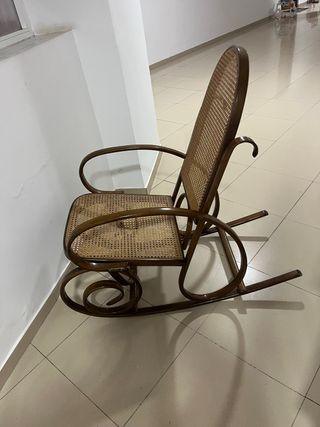 Mecedora antigua madera y rejilla