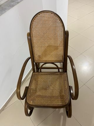 Mecedora antigua madera y rejilla