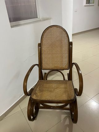 Mecedora antigua madera y rejilla