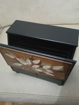Mueble para cartas decorado