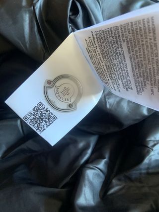 Abrigo Moncler Montbeliard Negro Corto con Capucha