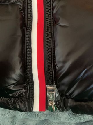 Abrigo Moncler Montbeliard Negro Corto con Capucha