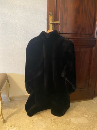 Tre cappotti in vendita