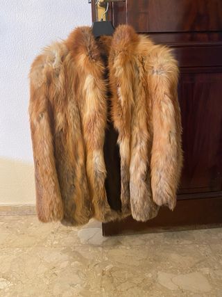 Tre cappotti in vendita