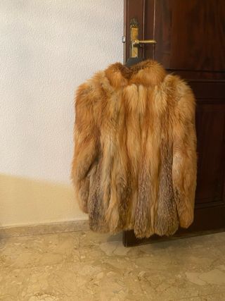 Tre cappotti in vendita