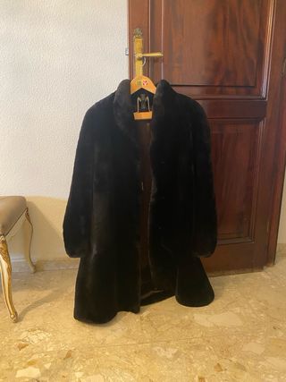 Tre cappotti in vendita