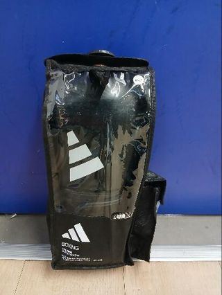 Kit de Boxeo adidas V2 negro (guantes + vendas + protector