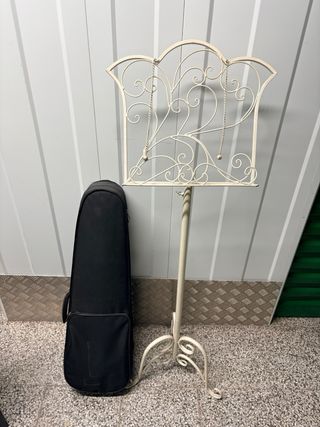 Violín 4/4 con funda y arco.
