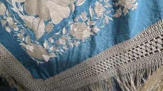 Mantón de Manila antiguo bordado