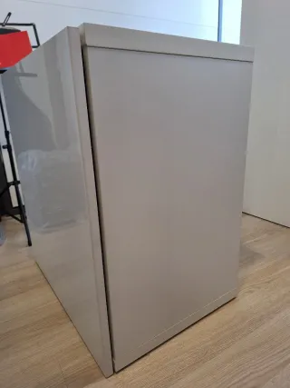 Mueble blanco con baldas