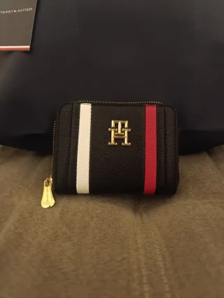 Borsa e portafoglio donna Tommy Hilfiger