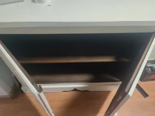 Mueble recibidor o TV blanco