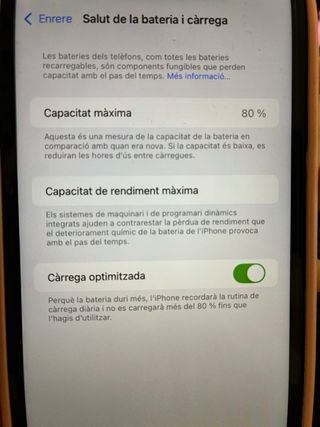 iPhone 11 y Fundas Varias