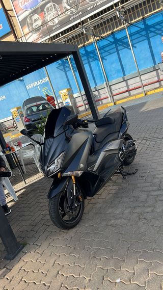 Yamaha TMAX Iron Max