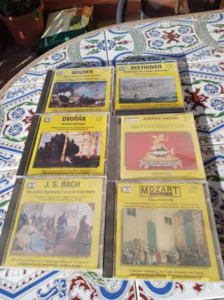 Mueble para CDs con Colección Clásica