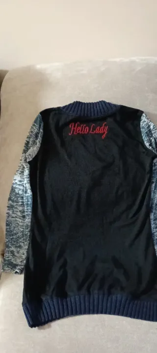 Lote 4 prendas: 1 vaquero, 2 camisetas y 1 jersey