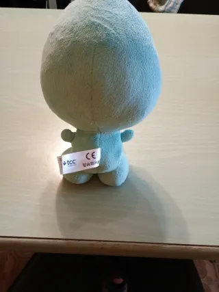 Peluche azzurro con occhi grandi