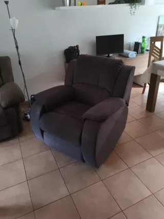 Sillón de tela gris