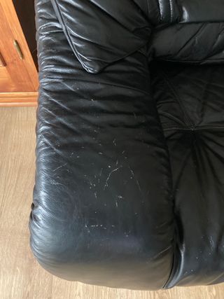 Sofá de piel negro