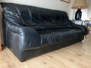Sofá de piel negro