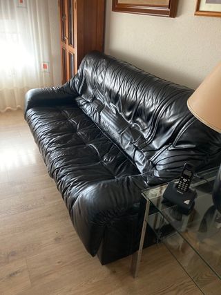 Sofá de piel negro