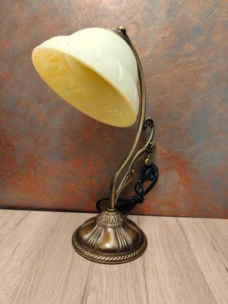 Lamparita de mesa retro dorada y beige