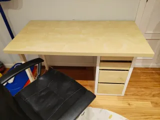 Scrivania Ikea con cassettiera