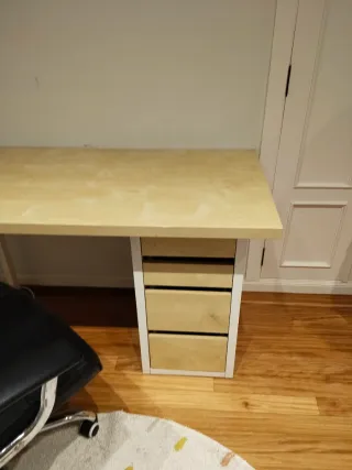 Scrivania Ikea con cassettiera