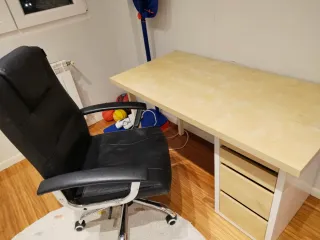 Scrivania Ikea con cassettiera