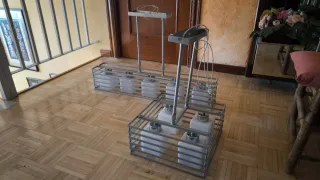 Lámparas de salón plateadas y blancas