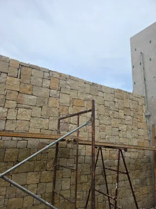 Restos de piedra para mampostería