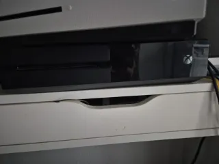 Xbox One Negra con Mando y Cables